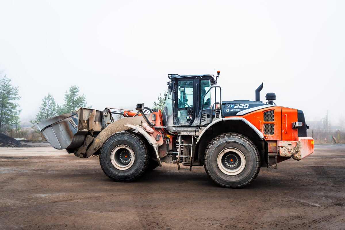 Frontalinis krautuvas HITACHI ZW220-7_karjeras24