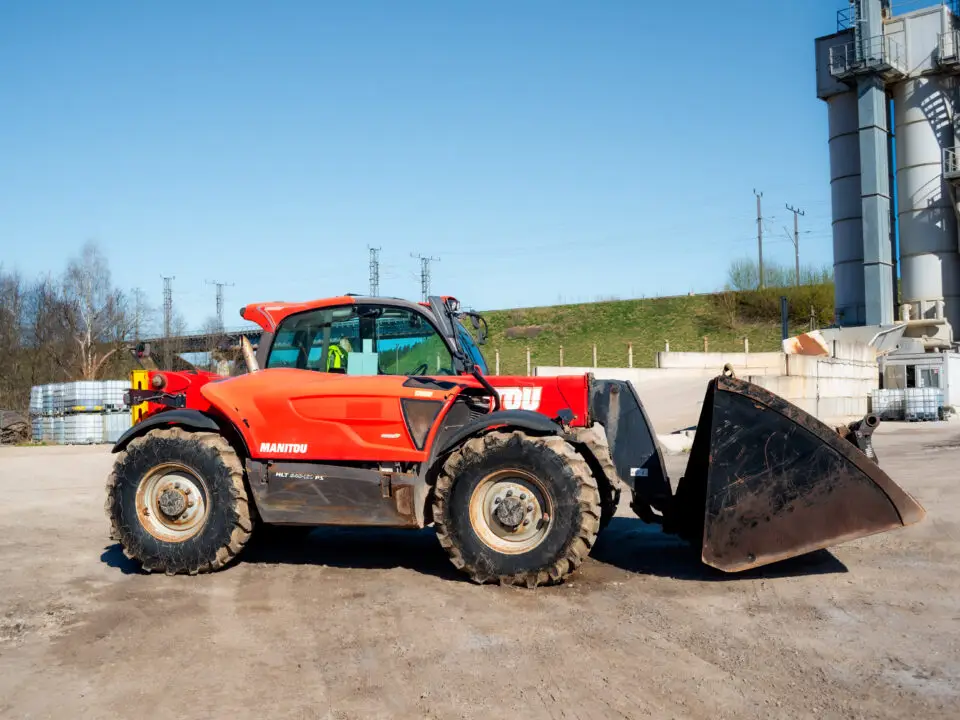 Nuomojamas teleskopinis krautuvas Manitou MLT 840 su šakėmis ir kaušu